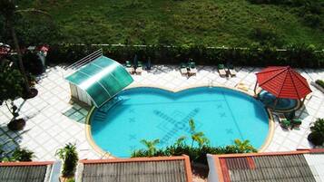 Piscine extérieure