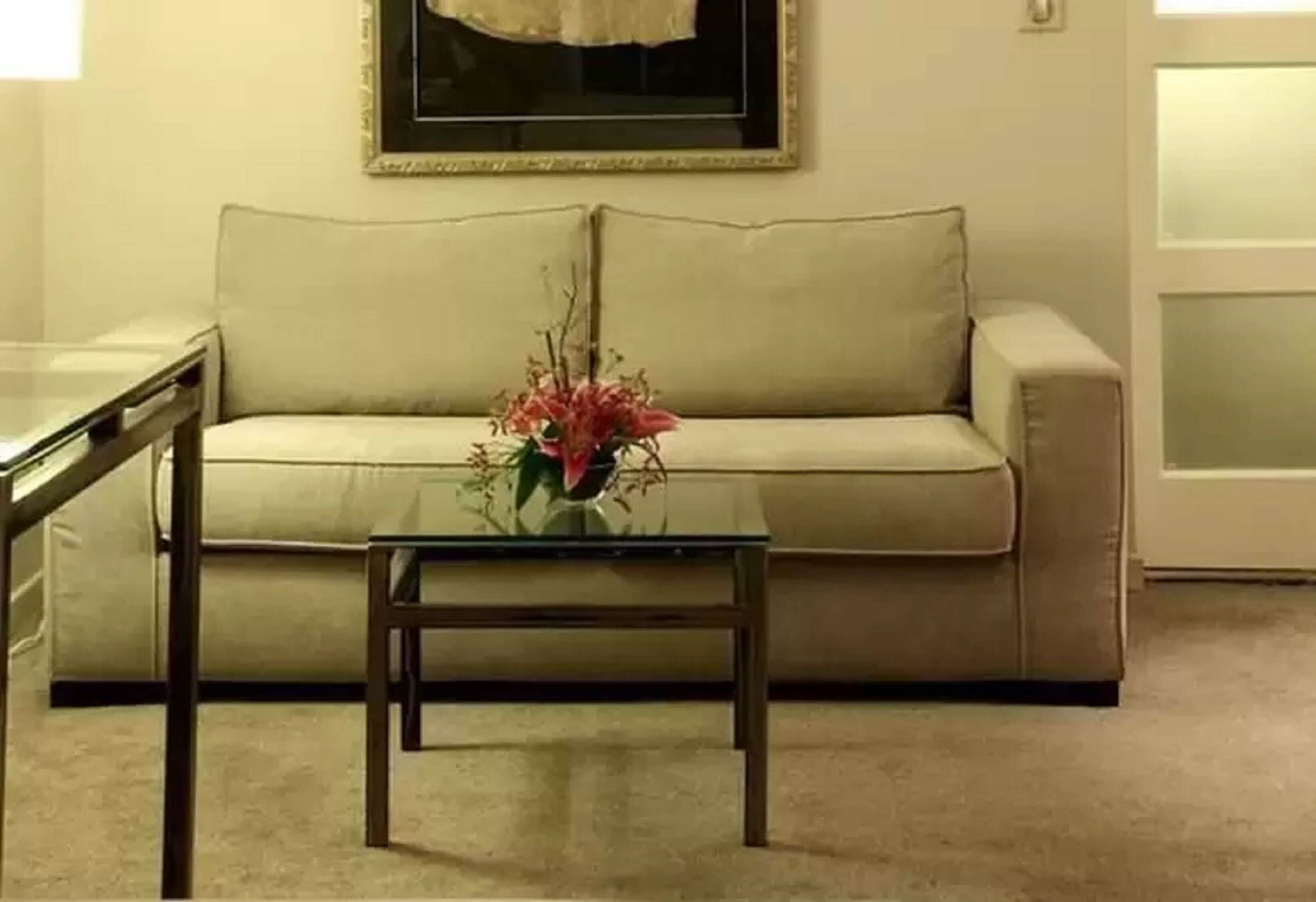 premium double room, 1 queen bed, private bathroom, city view | premium bedding, pillow-top beds, minibar, desk