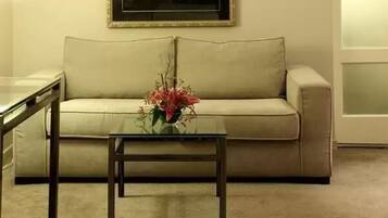 Premium tweepersoonskamer, 1 queensize bed, privébadkamer, uitzicht op de stad | Luxe beddengoed, pillowtop-bedden, een minibar, een bureau