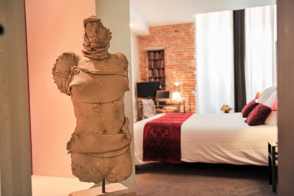 Premium Double Room, 1 Queen Bed, Private Bathroom, City View | Premium bedding, pillowtop beds, minibar, desk