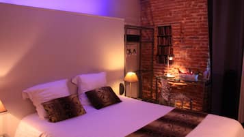 Superior Double Room, 1 Queen Bed, Private Bathroom, City View | Premium bedding, pillowtop beds, minibar, desk