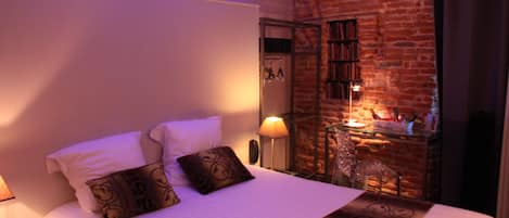 Superior Double Room, 1 Queen Bed, Private Bathroom, City View