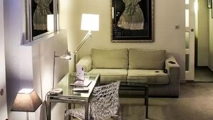 尊榮雙人房, 1 張加大雙人床, 私人浴室, 城市景觀 | 高級寢具、舒適加層、迷你吧、書桌