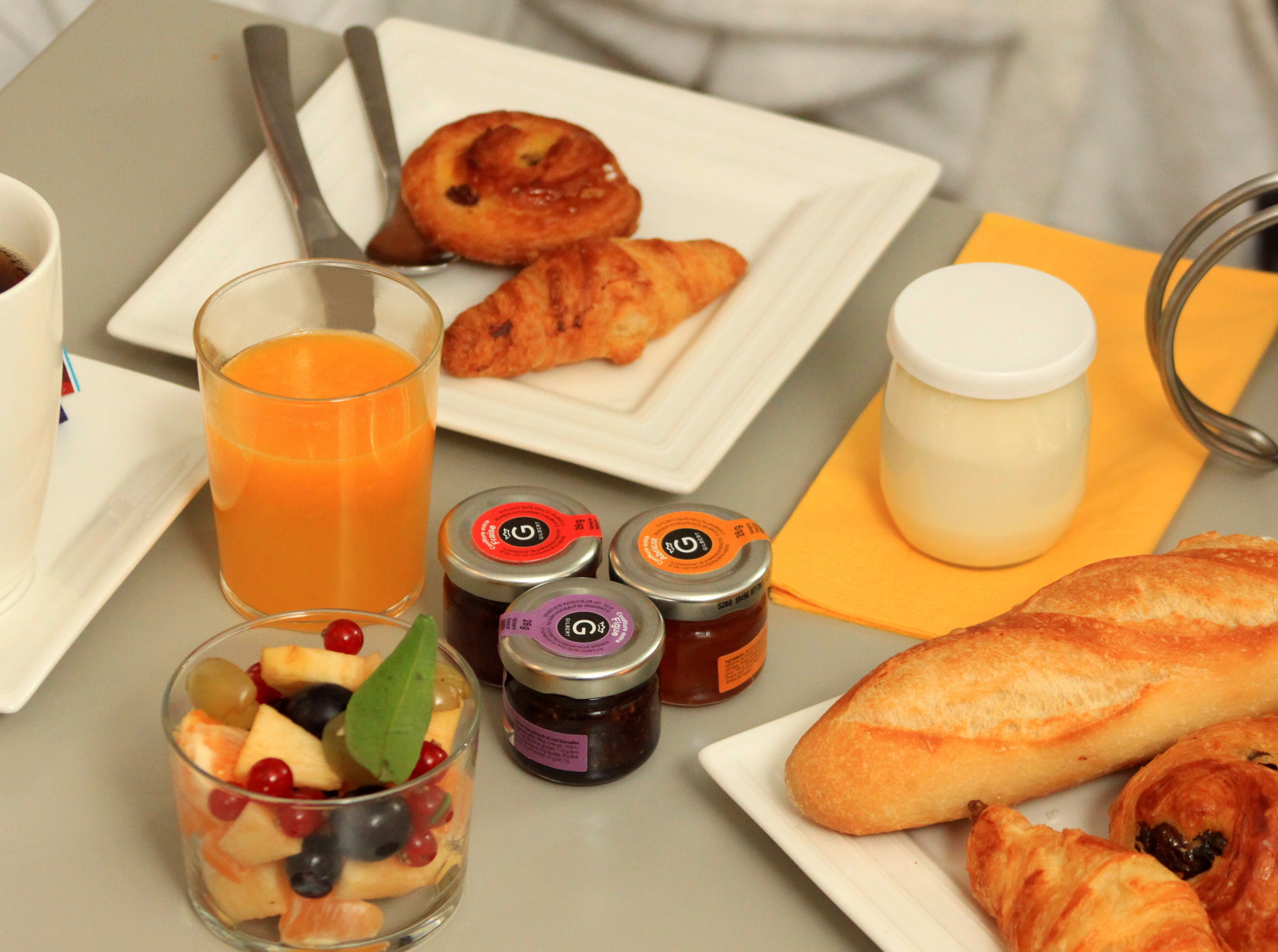 daily cooked-to-order breakfast (eur 15 per person)