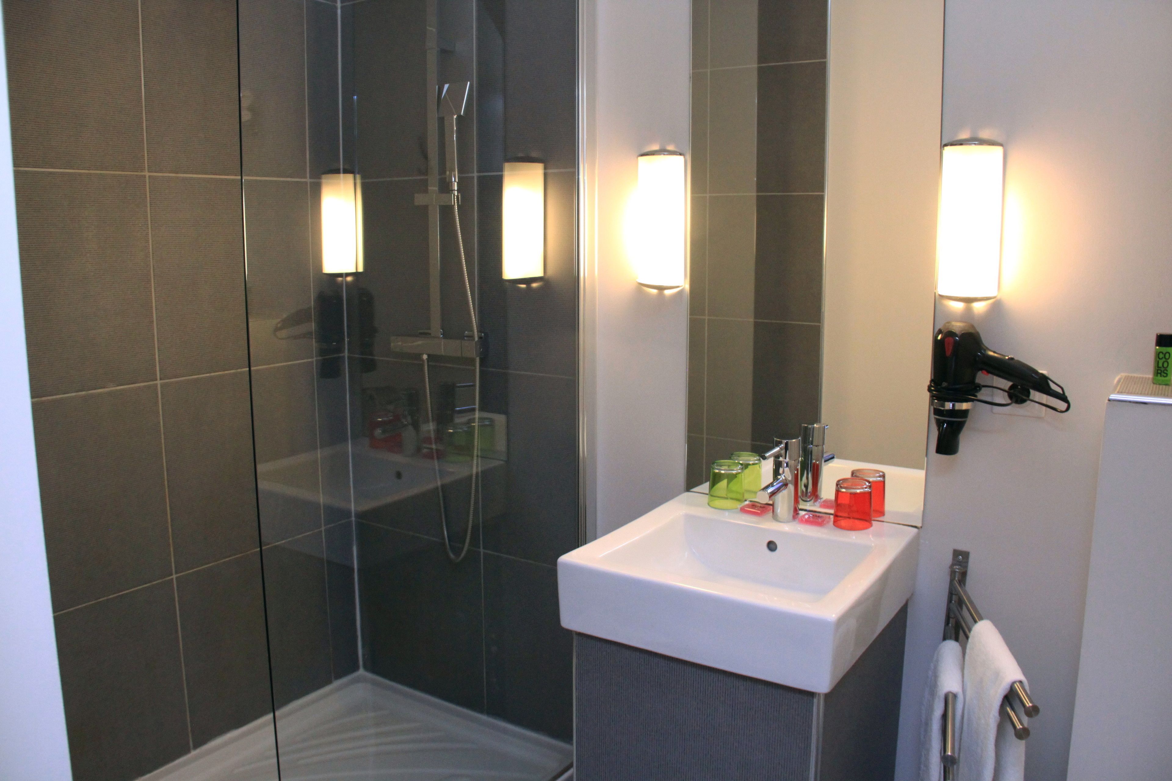 superior double room, 1 queen bed, private bathroom, city view | bathroom shower