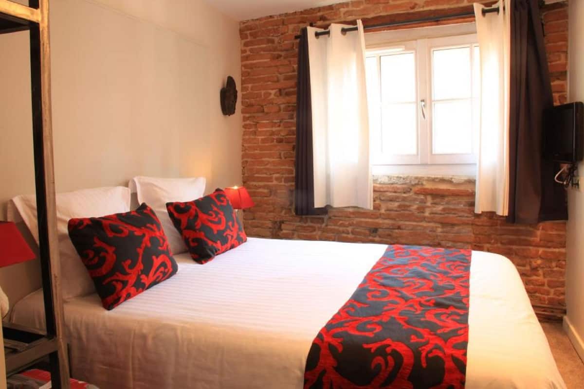 Standard-Doppelzimmer, eigenes Bad, Stadtblick (Bed 140x200 cm) | Hochwertige Bettwaren, Pillowtop-Betten, Minibar, Schreibtisch