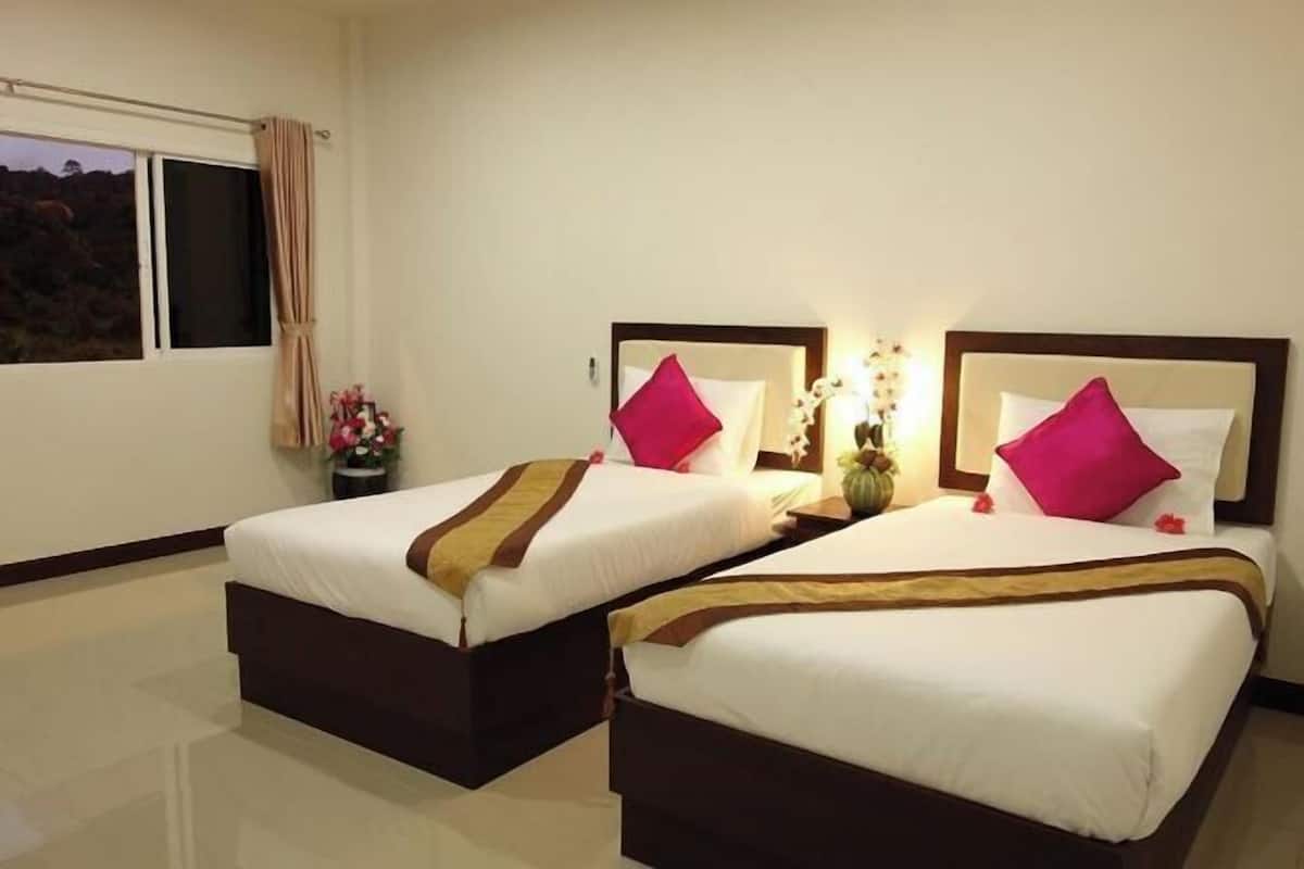 1 bedroom, desk, free WiFi, bed sheets