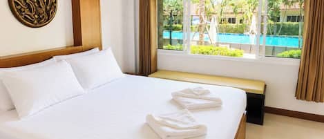 Basic Double Room, 1 King Bed | Desk, free WiFi, bed sheets