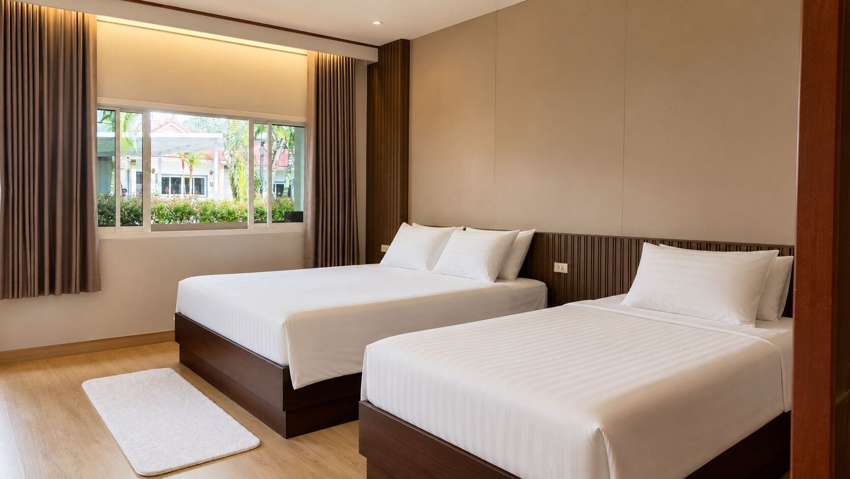 Private Garden Villa | Desk, free WiFi, bed sheets
