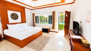 Escritorio, wifi gratis y ropa de cama