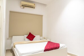 Economy Double Room | Premium bedding, desk, rollaway beds, free WiFi