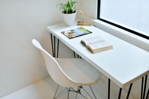 Kamar Double Standar | Makan di kamar