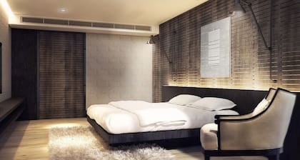 Alvarez Hotel