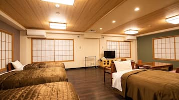 Habitación estándar, varias camas | Caja de seguridad en la habitación y escritorio