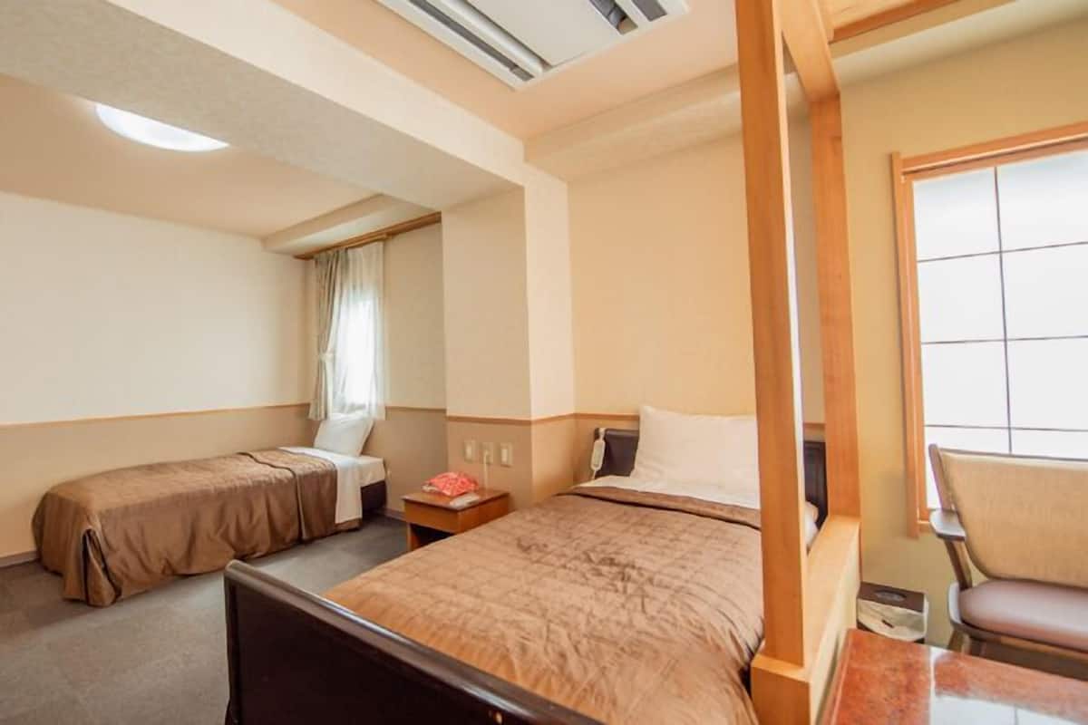 In-room safe, desk, iron/ironing board (on request), WiFi (free)