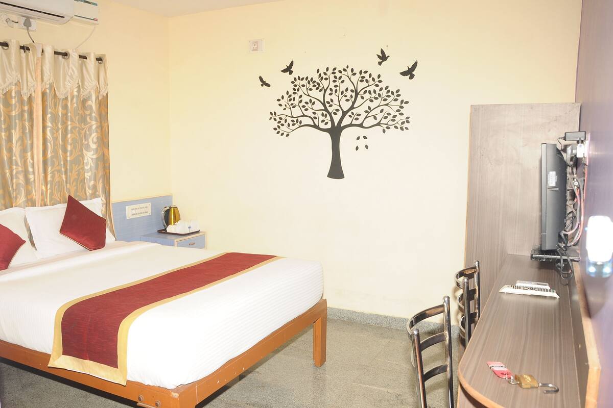 In-room safe, rollaway beds, free WiFi