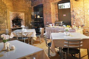 In-room dining - Hotel Corner (Tbilisi)