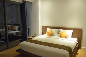 Deluxe Room, Balcony | Minibar, in-room safe, desk - The Scenery City Hotel (Pattaya)