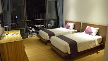 Superior Room, Balcony | Minibar, in-room safe, desk