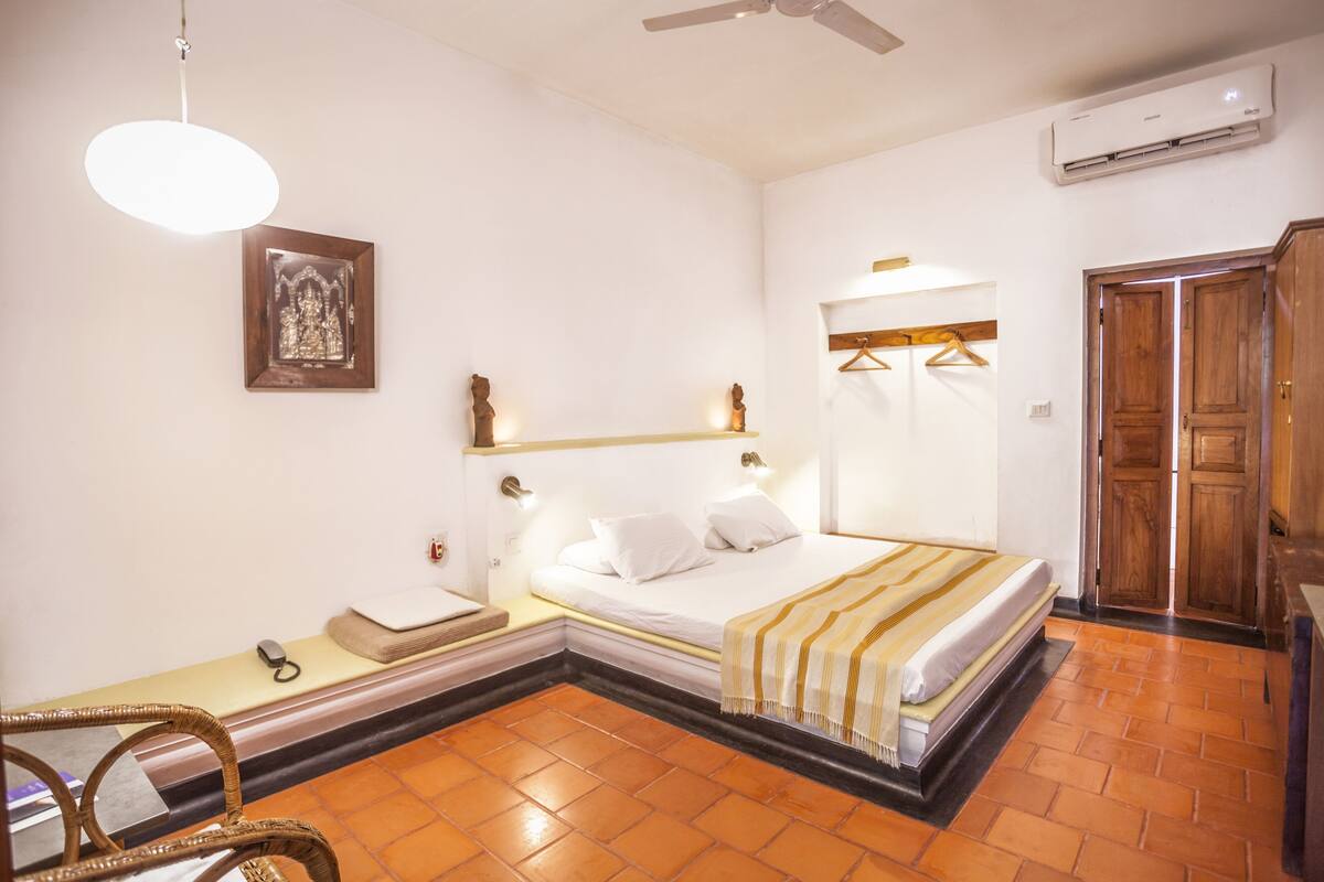 Kamar Double Standar, 1 kamar tidur, pemandangan kebun | 1 kamar tidur, minibar, dan setrika/meja setrika