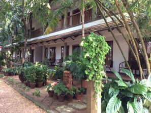 المنشأة من الخارج