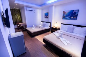 Deluxe Room (Interior Quad) - Deparis Beach Resort (Boracay Island)