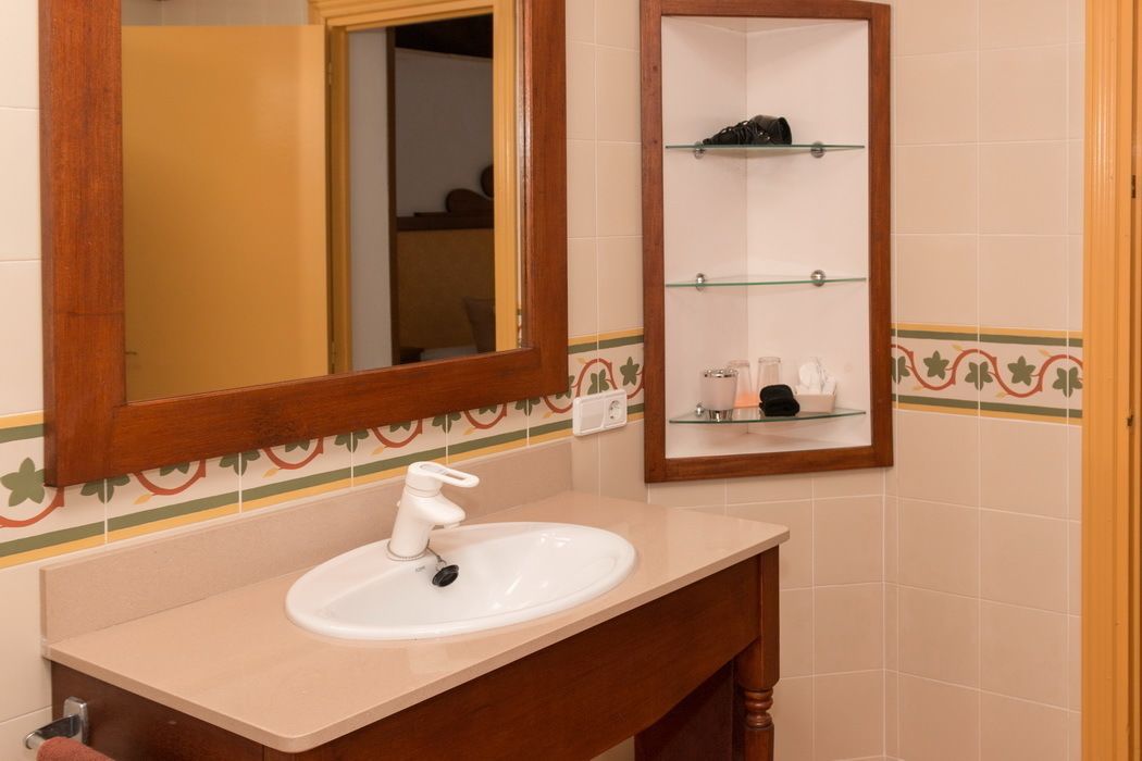 superior double room, terrace | bathroom | combined shower/bathtub, free toiletries, hair dryer, bidet