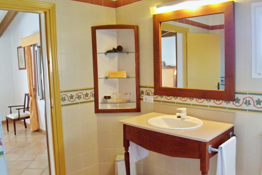 standard double room | premium bedding, pillow-top beds, minibar, in-room safe