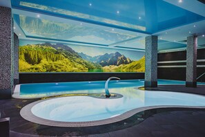 Indoor pool - Hotel Żywiecki Medical Spa & Sport (Swinna)