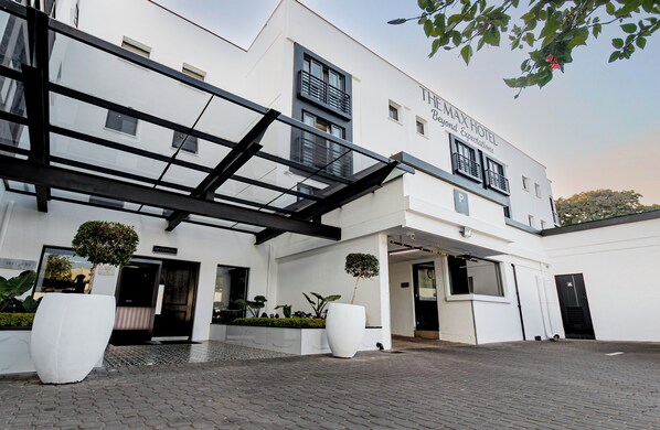 Front of property - The Max Hotel Sandton (Sandton)