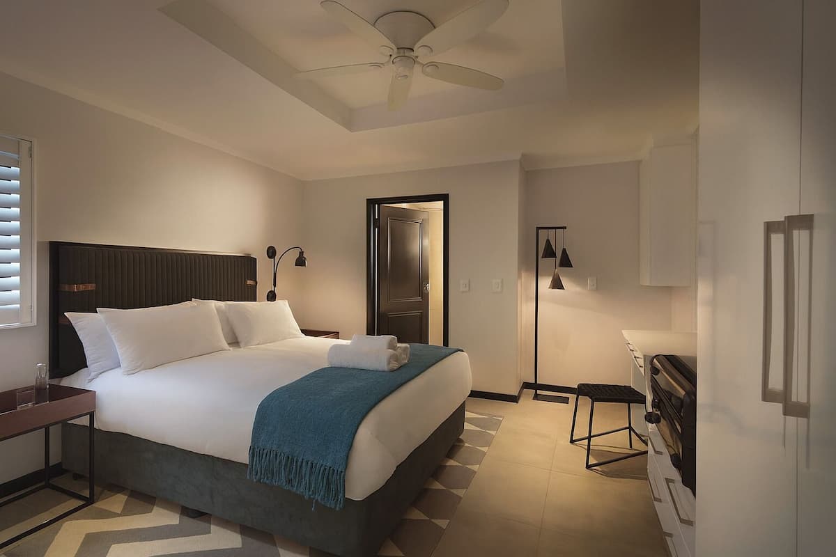 Premium bedding, in-room safe, desk, laptop workspace