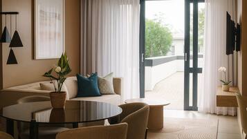 Premium bedding, in-room safe, desk, laptop workspace