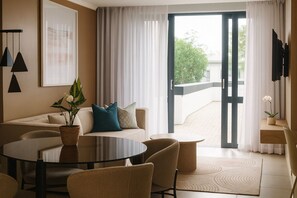 Premium bedding, in-room safe, desk, laptop workspace