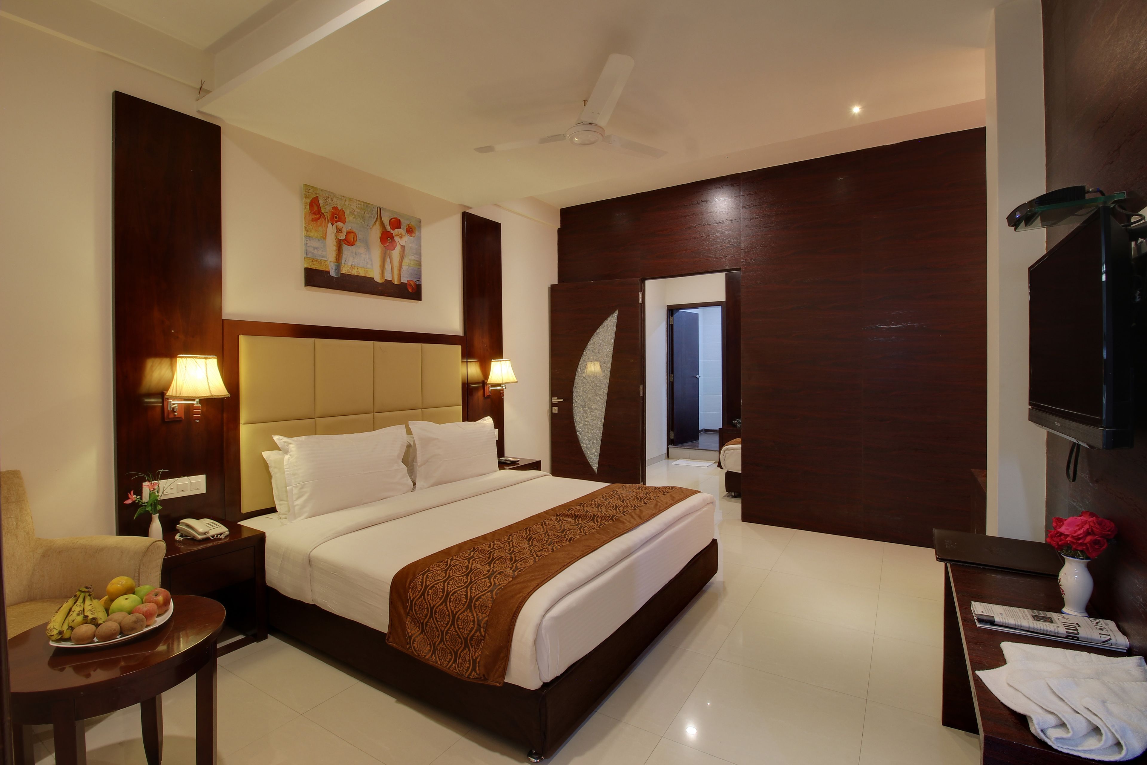 suite | 1 bedroom, premium bedding, minibar, in-room safe