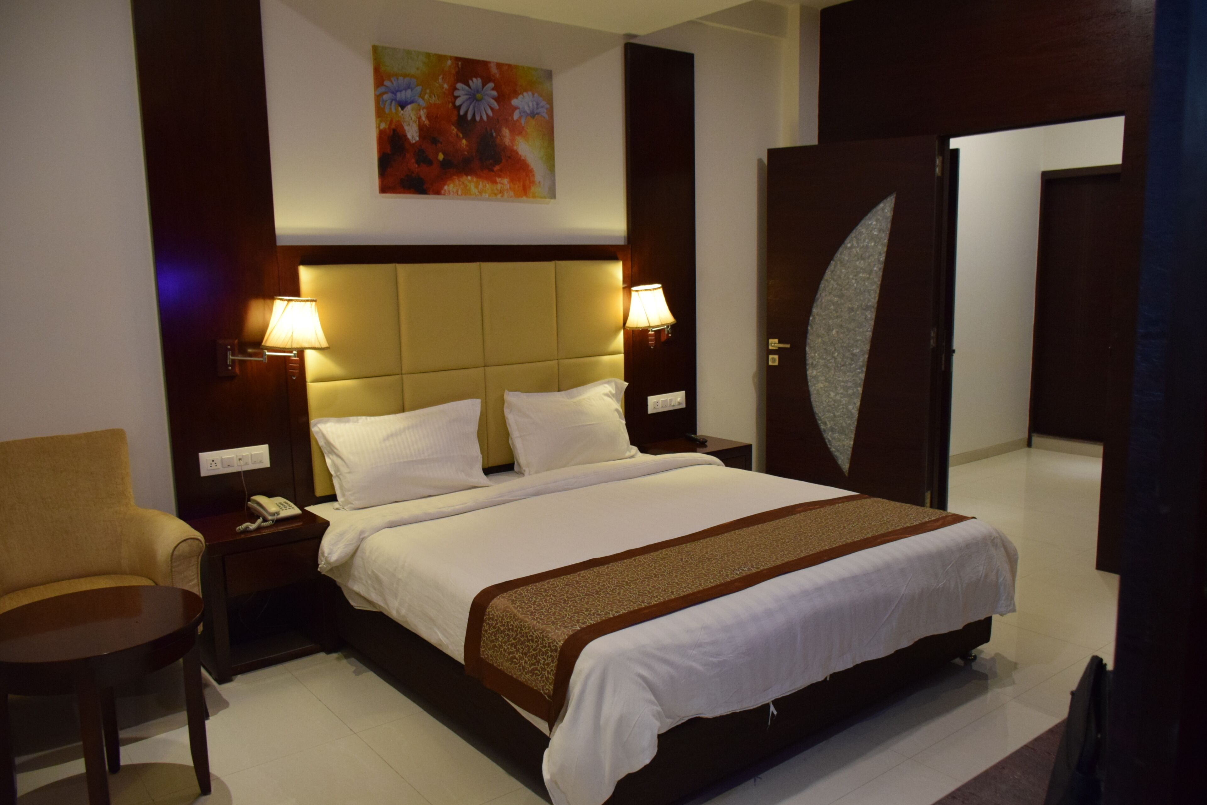 Suite (Sai Bliss Suite, Suite Room) | Hochwertige Bettwaren, Minibar, Zimmersafe, Schreibtisch