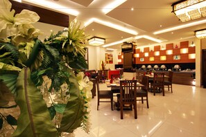 Restaurant - Hotel Sai Jashan Shirdi - Where blessings & comfort meet (Rahata)