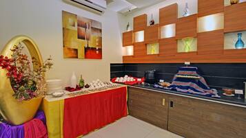 Daily buffet breakfast (INR 350 per person)