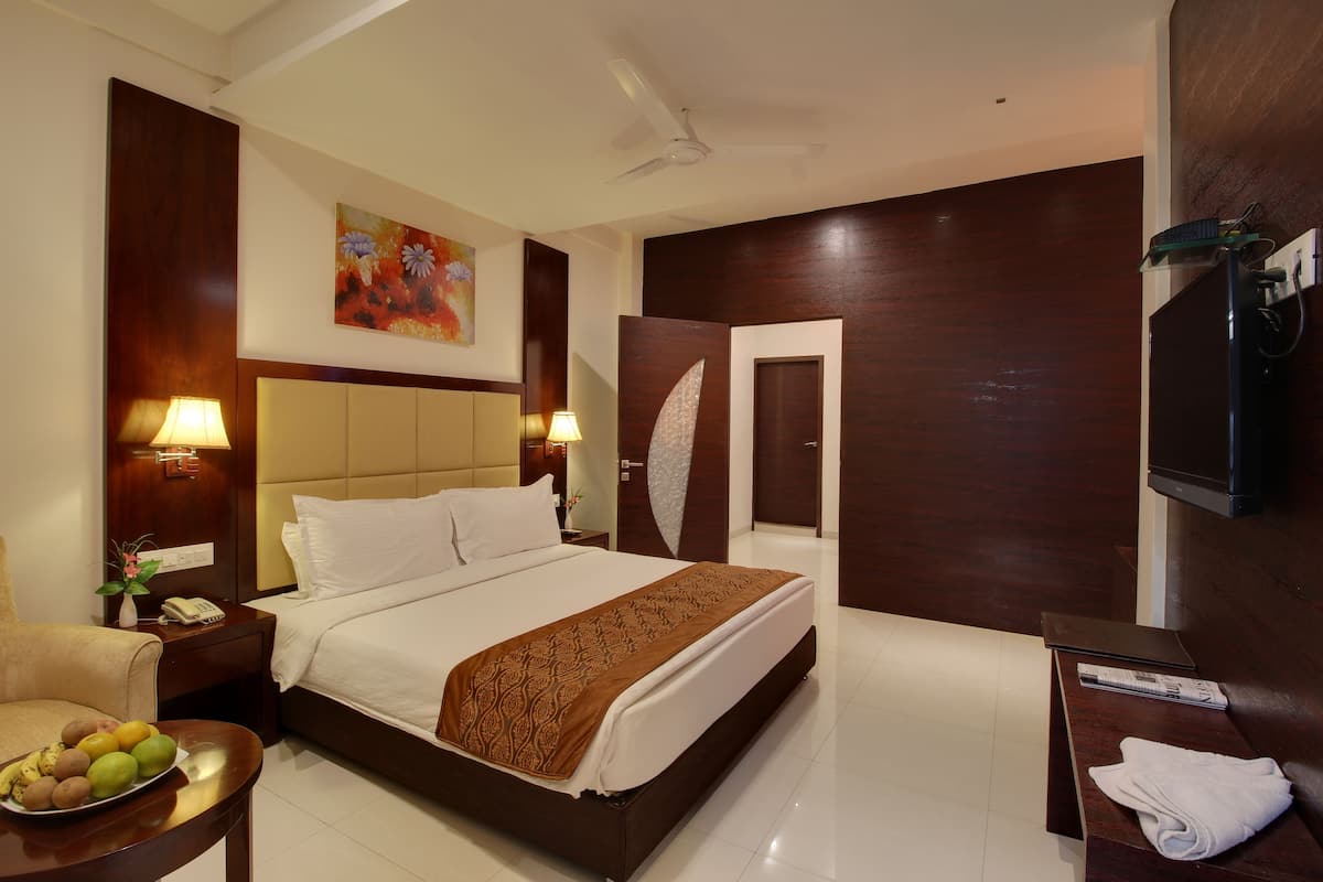 suite | 1 bedroom, premium bedding, minibar, in-room safe