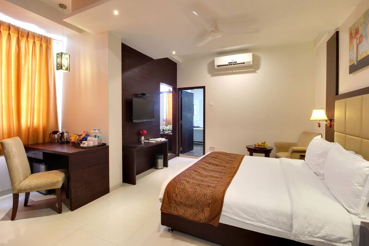 suite | 1 bedroom, premium bedding, minibar, in-room safe