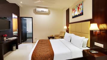 Suite | 1 bedroom, premium bedding, minibar, in-room safe