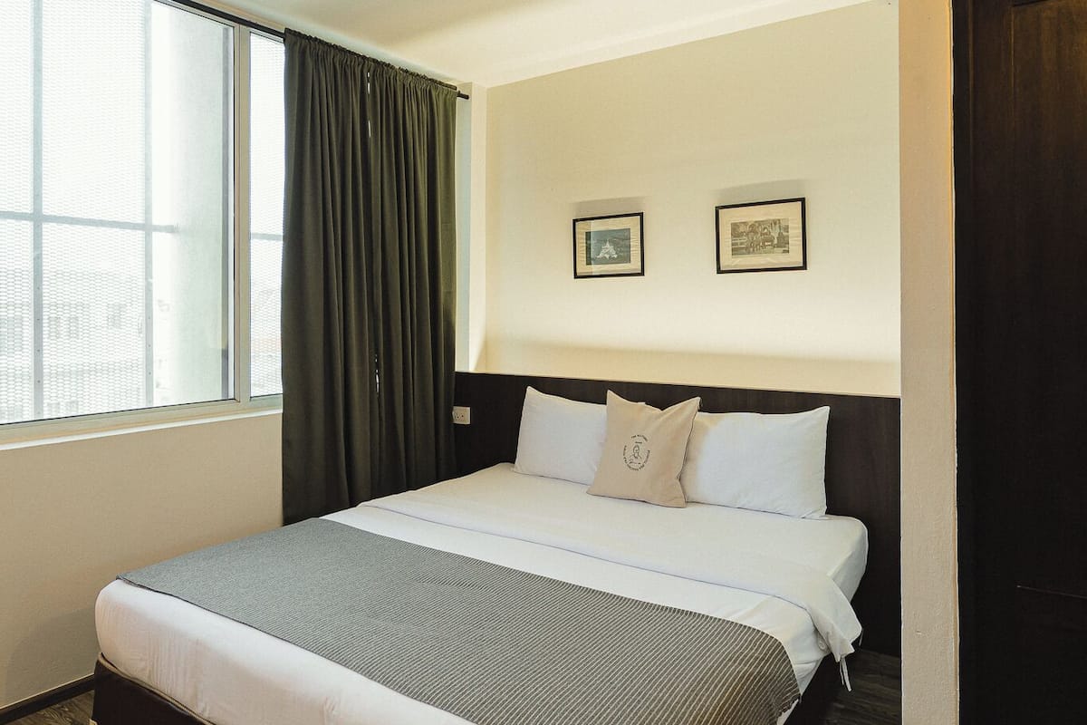Standard Room Road Side | مكتب وواي فاي مجانًا وملاءات أسرّة