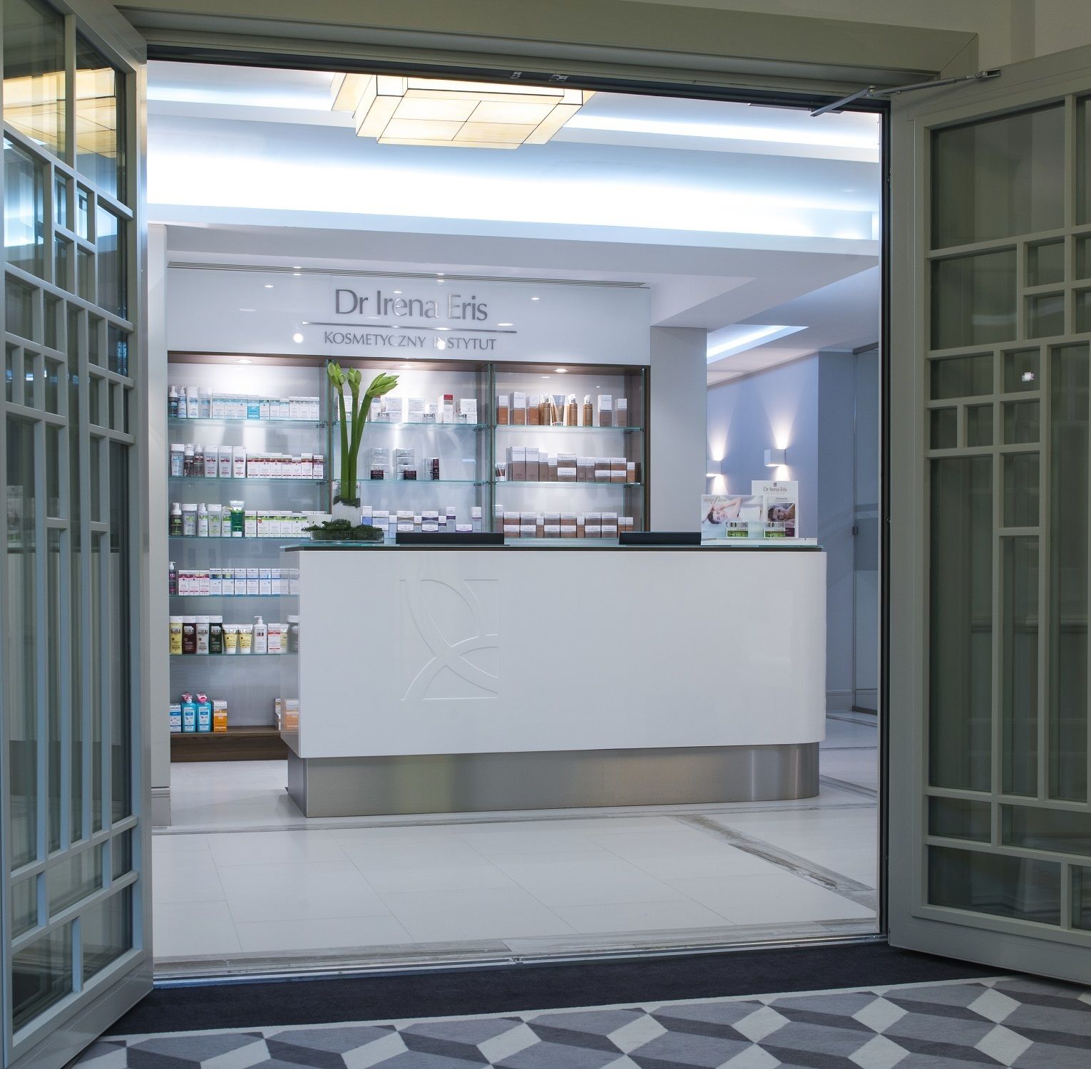 couples treatment room(s), sauna, hot tub, body treatments, hydrotherapy