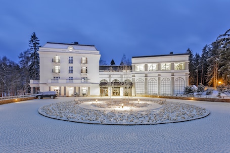 Außenbereich. Hotel SPA Dr Irena Eris Polanica Zdroj