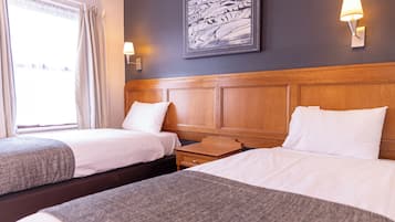 Twin kamer | Een bureau, gratis wifi, beddengoed