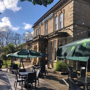Garden - The Brentwood Hotel by Greene King Inns (Rotherham)