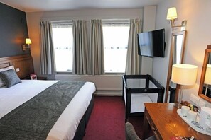 Desk, free WiFi, bed sheets - The Brentwood Hotel by Greene King Inns (Rotherham)