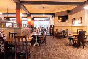 Breakfast, lunch and dinner served - The Brentwood Hotel by Greene King Inns (Rotherham)