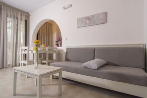Apartment | Living area | TV - Rainbow Apartments (Chania)