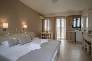 In-room safe, iron/ironing board, free cots/infant beds, rollaway beds - Rainbow Apartments (Chania)