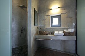 Småhus, 2 soverom (Rodia) | Bad | Designertoalettartikler, hårføner, badekåper og tøfler